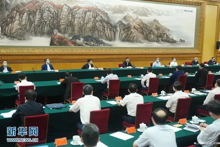 周育先参加企业家座谈会:要弘扬企业家精神,勇于创新,发挥好央企的龙头带动作用