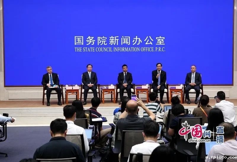 中外记者见面会上,周育先谈如何弘扬企业家精神