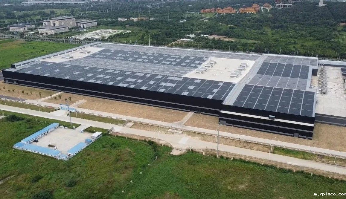 让我们跟随新华社,去看看玻璃会发电的奥秘吧!